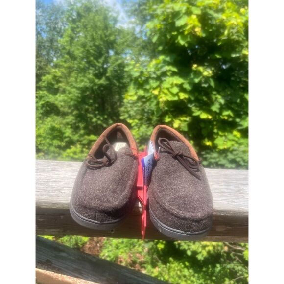 Dluxe Men’s Memory Foam Slippers Sz M 9-10 Brown NWT - Picture 6 of 8